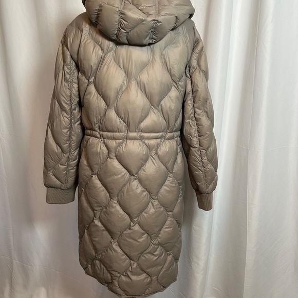MICHAEL KORS PACKABLE TAUPE PUFFER COAT - SIZE SMALL - Picture 6 of 8